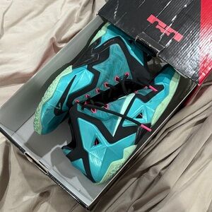 Nike LeBron XI Black Sneakers